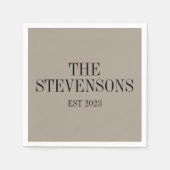 Serviette En Papier Famille Classique élégant Nom Est Date Taupe (Devant)