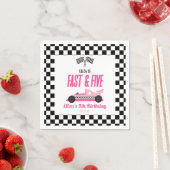 Serviette En Papier Fast & Five Pink Race Car 5ème anniversaire (En situation)