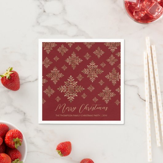Serviette En Papier Faux Golden Foil Snowflakes Sur Rouge (Pas Vrai Fo (En situation)