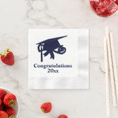 Serviette En Papier Félicitations Bleu Casquette Graduation (En situation)