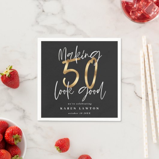 Serviette En Papier Fête d'anniversaire de 50 ans en or (En situation)