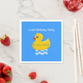 Serviette En Papier fête d'anniversaire de canard en caoutchouc jaune (En situation)