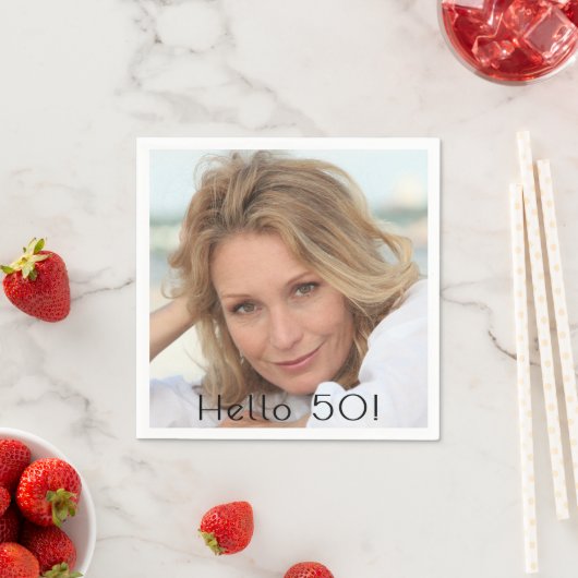 Serviette En Papier Fête d'anniversaire femme photo bonjour 50 (En situation)
