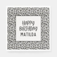Fête d'anniversaire heureuse empreinte de léopard
