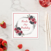 Serviette En Papier Fête d'anniversaire rouge et argent (En situation)