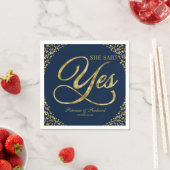 Serviette En Papier Fête de fiançailles Navy Blue Gold Elle a dit oui (En situation)