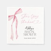 Serviette En Papier Fête des mariées rose, elle noue le noeud (Devant)