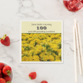 Serviette En Papier Fête du 100e anniversaire Fleurs jaunes Fête (En situation)
