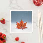 Serviette En Papier Feuille de érable orange sur neige fraîche (En situation)