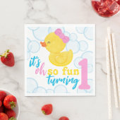 Serviette En Papier Fille Canard En Caoutchouc Turner Un Premier Anniv (En situation)