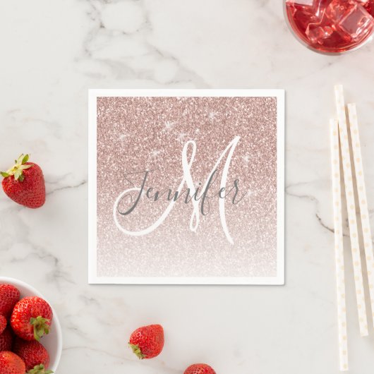 Serviette En Papier Fille Rose Parties scintillant or Blush Monogramme (En situation)