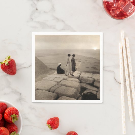 Serviette En Papier Flapper Girls Sunrise Khufu Pyramid, Égypte 1920 (En situation)