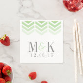 Serviette En Papier Flèches Ombre moderne Chevron moderne Monogram Nap (En situation)