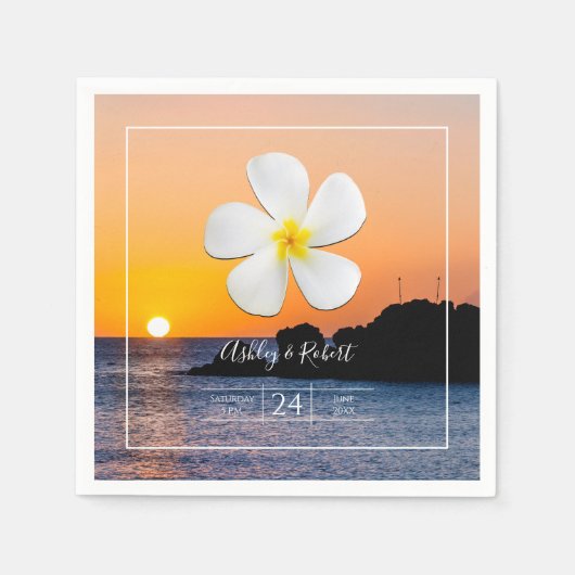 Serviette En Papier Fleur Plumeria blanche avec coucher de soleil doré (Devant)