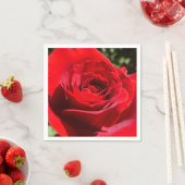 Serviette En Papier Fleur rose rouge vif Belle florale (En situation)