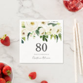 Serviette En Papier Fleurs blanches et crème Elégante 80e anniversaire (En situation)