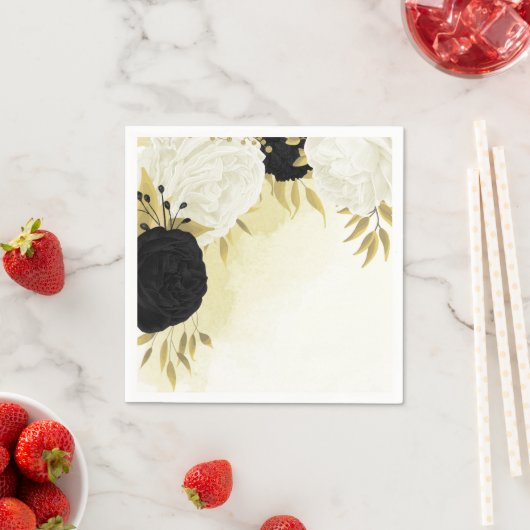 Serviette En Papier fleurs blanches noires or feuille mariage (En situation)