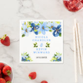 Serviette En Papier Fleurs bleues et navy avec feuillage (En situation)