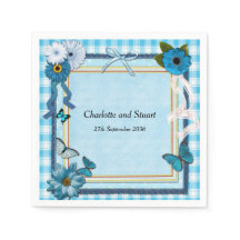 Fleurs bleues et papillons