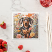 Serviette En Papier Fleurs Brown De Dachshund Et Cosmos (En situation)