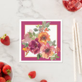 Serviette En Papier Fleurs d'aquarelle Bourgogne et orange (En situation)
