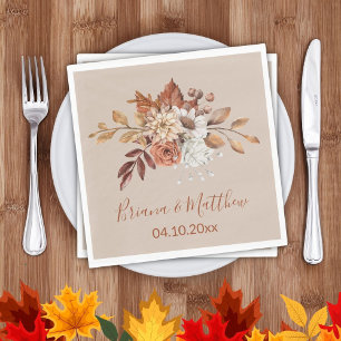 Serviette En Papier Fleurs d'automne sur serviettes de mariage taupe