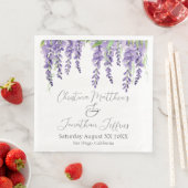 Serviette En Papier Fleurs de glycine violette sur élégant blanc (En situation)