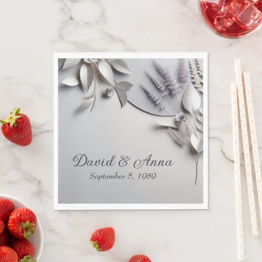 Serviette En Papier Fleurs De Papier Métallique Anniversaire Sur Argen (En situation)