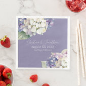 Serviette En Papier Fleurs d'hydrangée violette et blanche sur lavande (En situation)