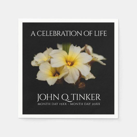 Serviette En Papier Fleurs élégantes en satin sur noir (Devant)