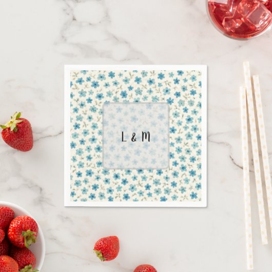 Serviette En Papier Fleurs minuscules modernes bleues (En situation)