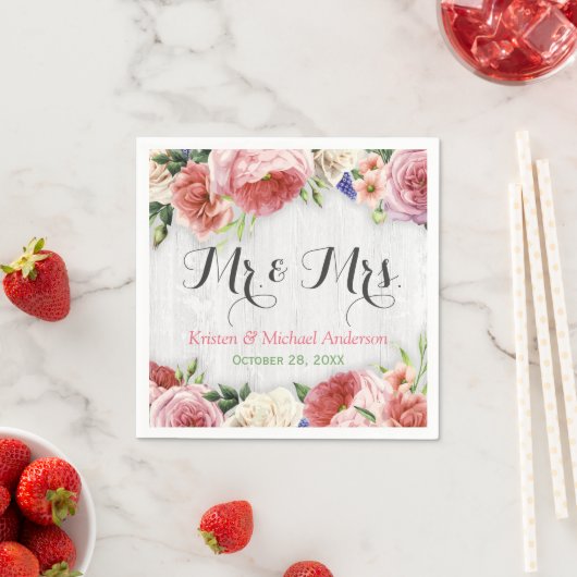 Serviette En Papier Fleurs Roses rustiques Mariage en bois blanc Monog (En situation)