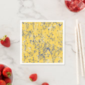 Serviette En Papier Fleurs sauvages élégants sur la moutarde jaune (En situation)