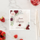 Serviette En Papier Floral Bourgogne rustique sur Mariage Rose Dusty (En situation)