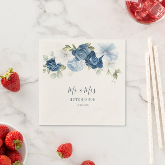 Serviette En Papier Floral Dusty Blue Greenery Réception de mariage (En situation)