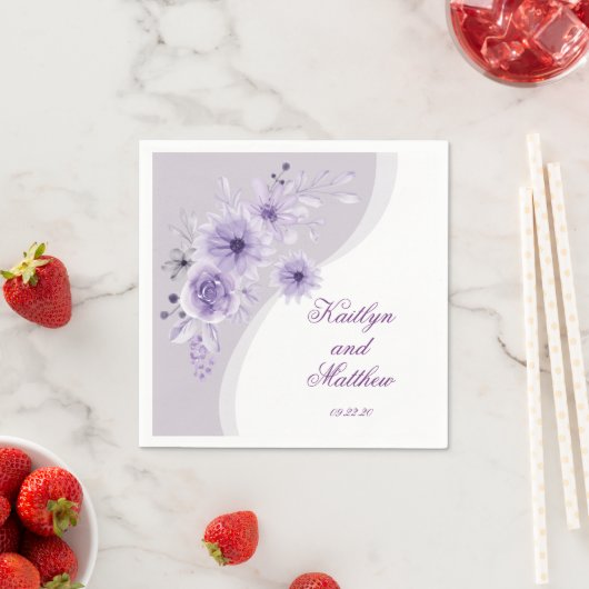 Serviette En Papier Floral Mariage violet classique (En situation)