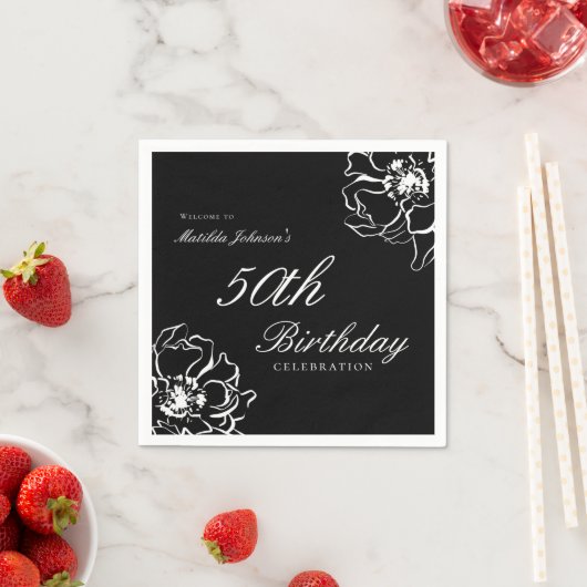 Serviette En Papier Floral noir et blanc 50e anniversaire (En situation)