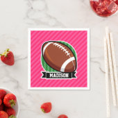 Serviette En Papier Football sur Vert et Neon Pink Stripes (En situation)