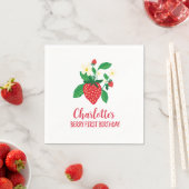 Serviette En Papier Fraise Whimsical avec détails floraux (En situation)