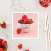 Serviette En Papier Fraises Rouges Dans Un Bol Brunch D'Été Anniversai (En situation)