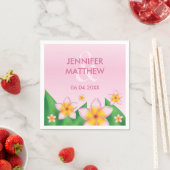 Serviette En Papier Frangipani Rose Et Mariage Tropical Feuille Vert (En situation)