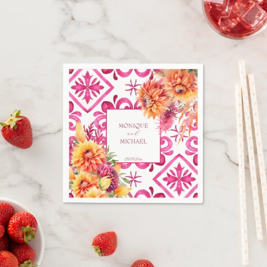 Serviette En Papier Fuchsia Majolica carreaux orange dahlia modèle (En situation)
