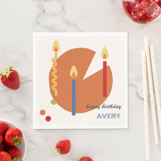 Serviette En Papier Gâteau Neutre Abstrait Anniversaire Avec Bougies M (En situation)
