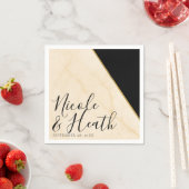 Serviette En Papier Géométrie dorée Luxe ivoire et Mariage en marbre d (En situation)