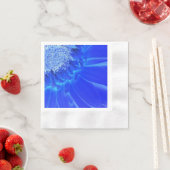 Serviette En Papier gerbera bleu électrique (En situation)
