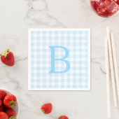 Serviette En Papier Gingham Monogrammé Bleu Pastel et Blanc (En situation)