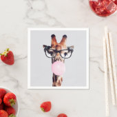 Serviette En Papier Girafe portant des lunettes soufflant une gomme à  (En situation)