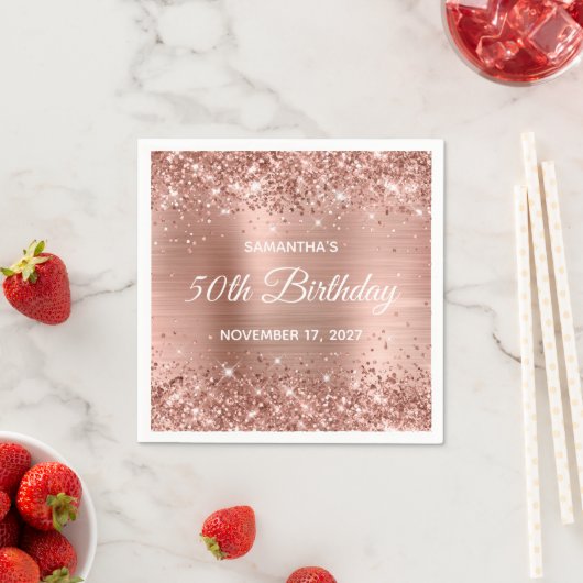 Serviette En Papier Glittery Rose Gold Foil 50e anniversaire (En situation)