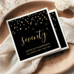 Serviette En Papier Gold Confetti sur Black 70th Birthday Party<br><div class="desc">Aidez-les à fêter leur 70ème anniversaire dans le style avec ce design simple mais élégant, avec des confettis triangulaires faux en or sifting down sur le mot "soixante-dix" en écriture manuscrite élégante sur un arrière - plan noir. Personnalisez-le avec le nom de l'honneur en or sans serif police, ainsi que...</div>