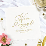 Serviette En Papier Gold On s'engage Engagement Party Napkins<br><div class="desc">Mignonne calligraphie fiançailles serviettes de fête. Facile à personnaliser avec vos détails. Contactez-moi par conversation si vous avez des questions sur l'oeuvre ou avez besoin d'une personnalisation. VEUILLEZ NOTER : Pour obtenir de l'aide sur les commandes, l'expédition, l'information sur les produits, etc., contactez directement le service à la clientèle de...</div>